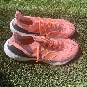 Woman’s adidas Ultraboost Heat RDY Running Shoes sz 8.5